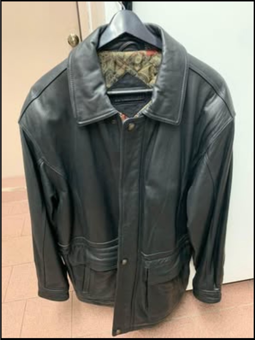 VINTAGE Men's Black Leather Jacket - Classic Collared Coat Size Large